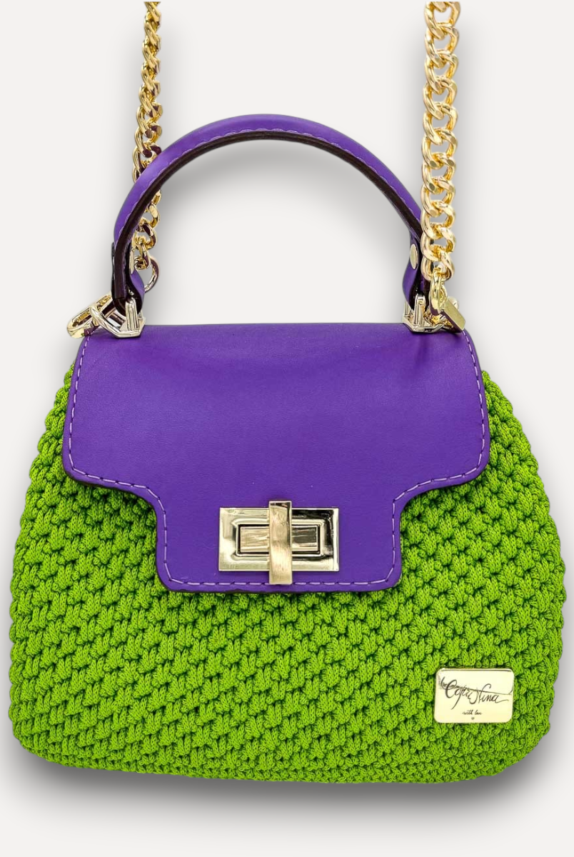 Borsa a mano CapriNina Capriccio in uncinetto verde con patta in pelle viola, chiusura a girello e tracolla a catena