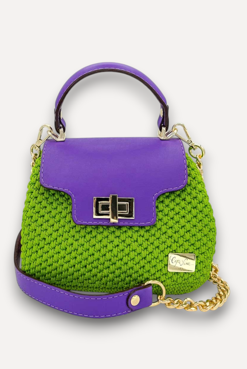 Borsa CapriNina Capriccio in uncinetto verde con patta e manico in pelle viola e chiusura a girello dorata