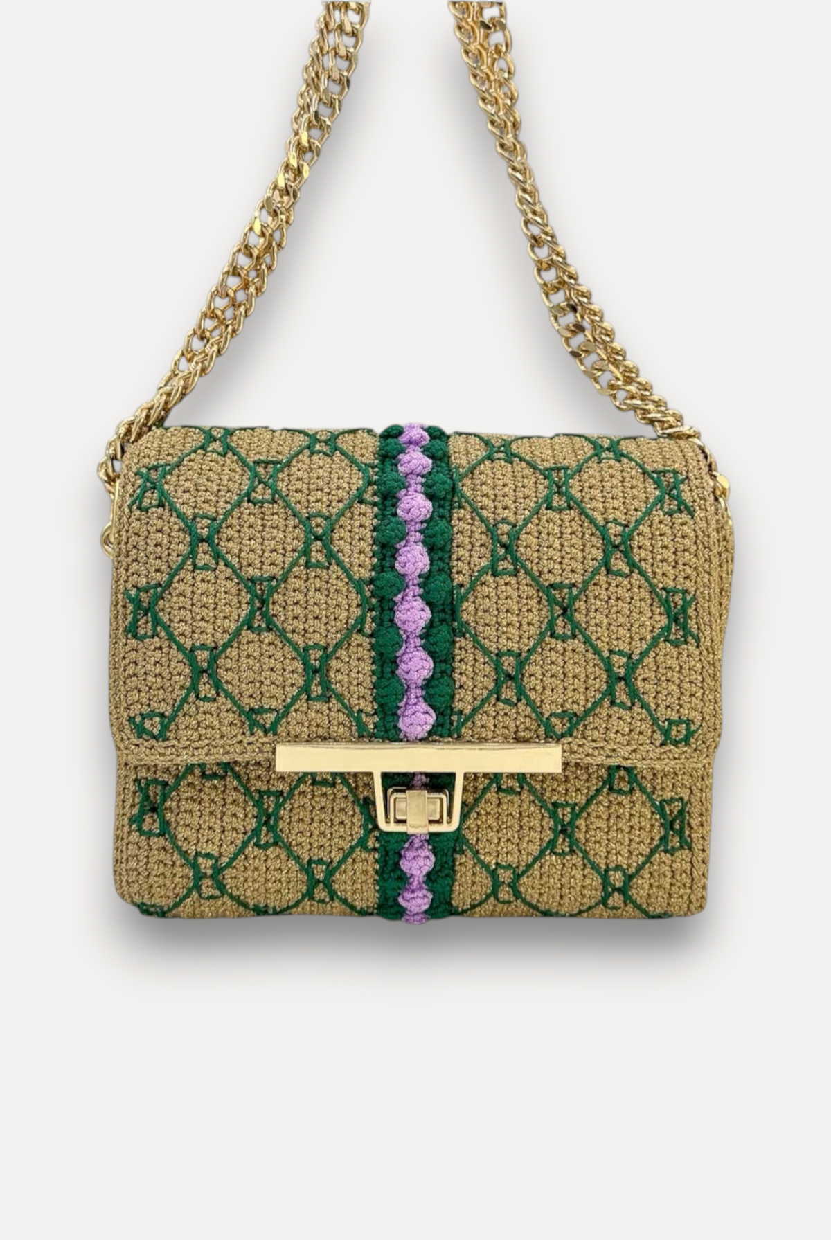 Borsa CapriNina fatta a mano all'uncinetto color beige con ricami verdi, dettagli viola e catena dorata regolabile.