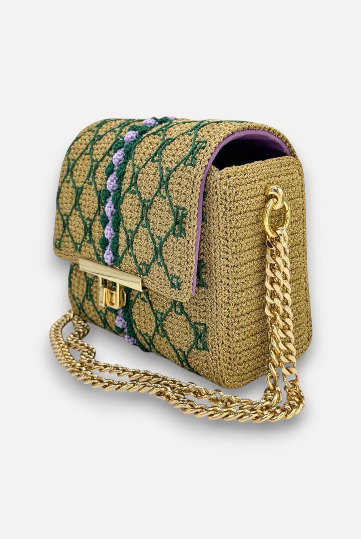 Borsa CapriNina lavorata all'uncinetto color oro con ricami verdi e viola, chiusura a incastro e catena dorata.