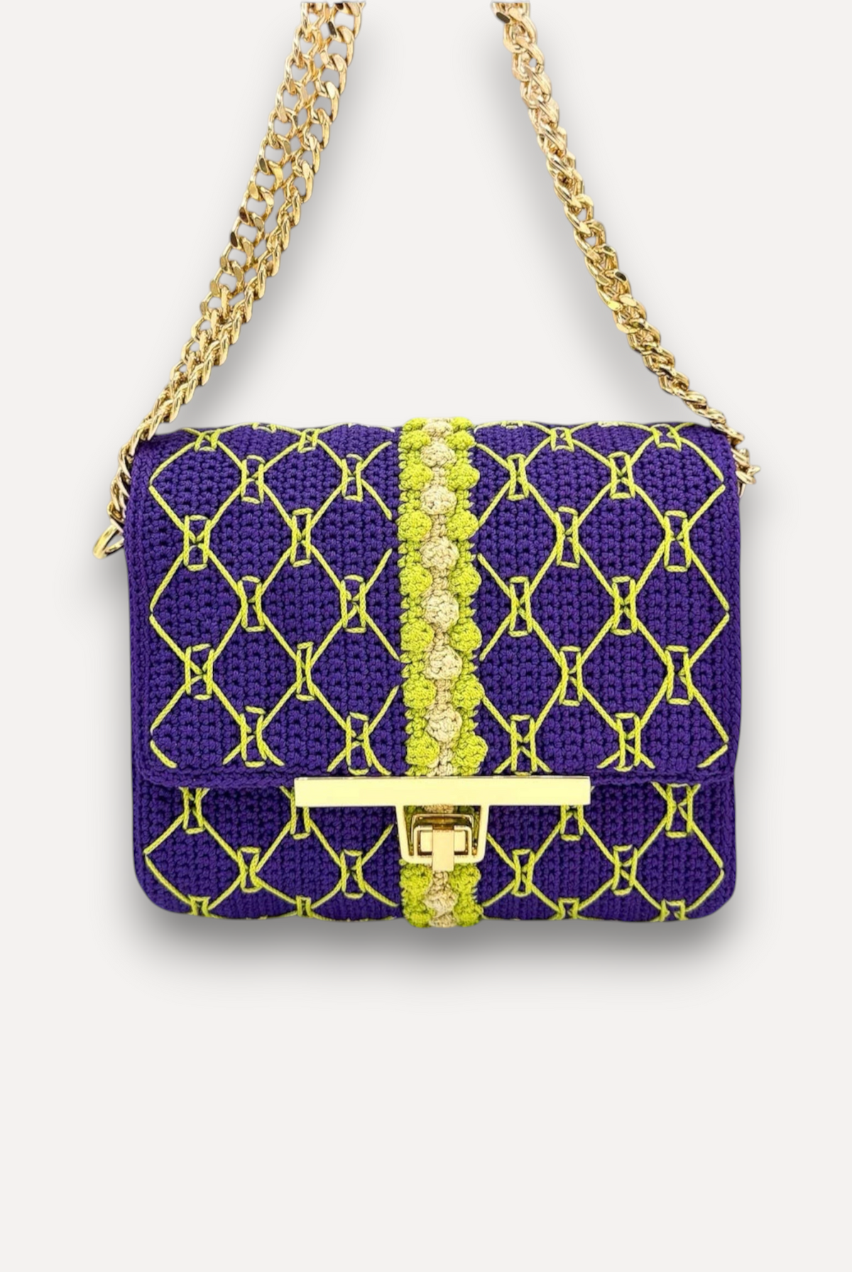 Borsa CapriNina fatta a mano all'uncinetto viola e giallo con dettagli ricamati, chiusura a incastro e catena dorata.