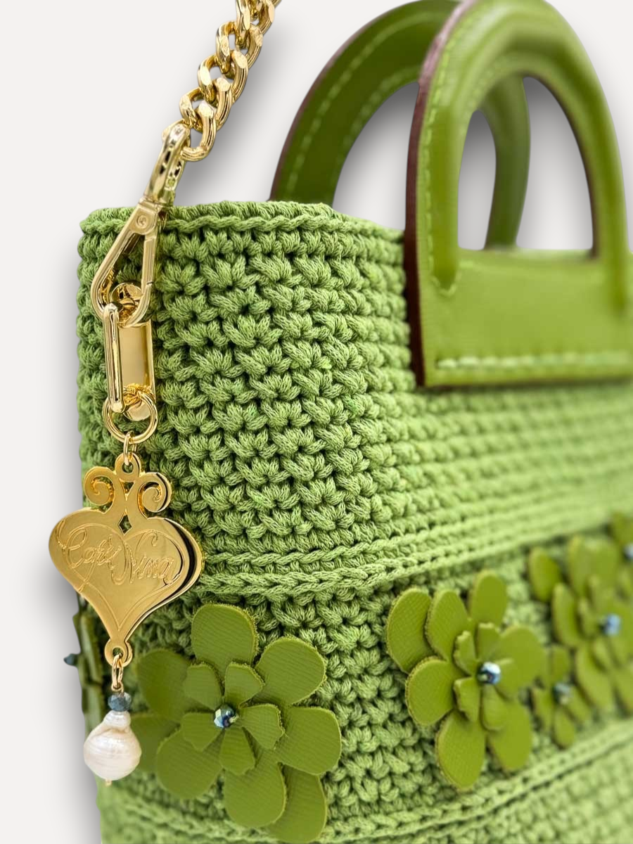 Borsa CapriNina Dodie Flowers in crochet verde con dettagli in pelle floreali, manico e catena dorata