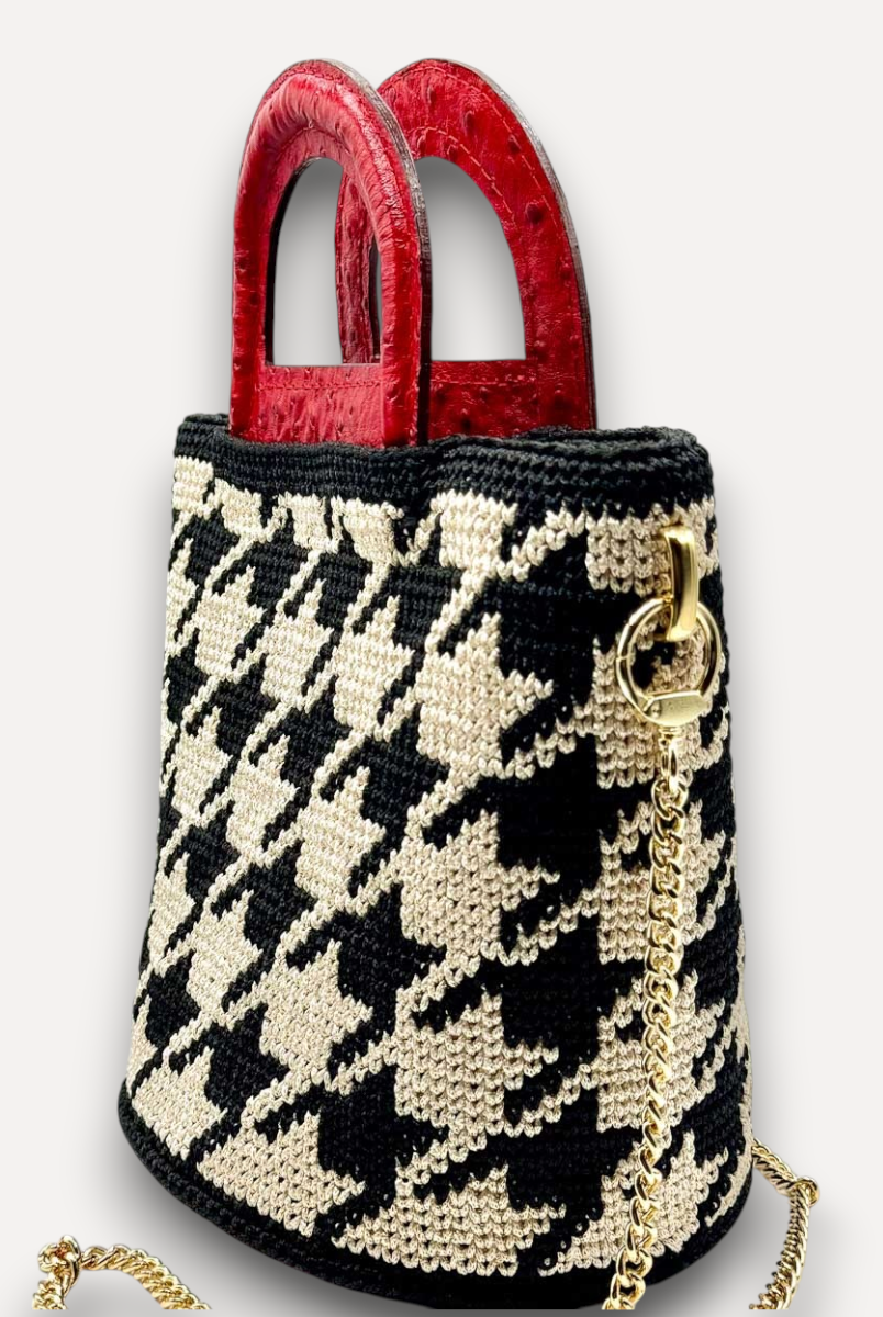 Borsa a mano e a tracolla CapriNina Dodie in crochet con motivo pied de poule bianco e nero e manici in pelle rossa