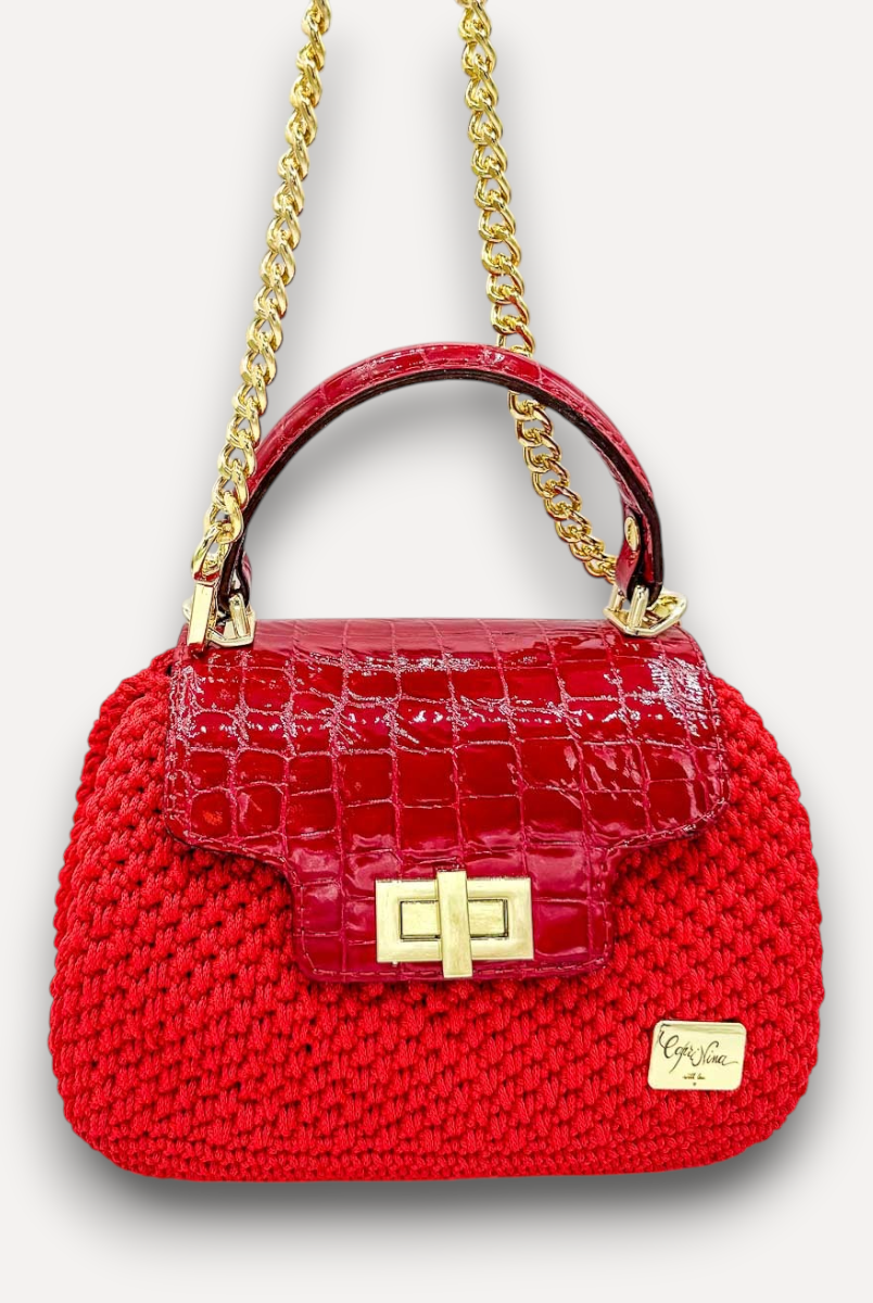Borsa CapriNina Capriccio rossa in crochet lavorata a mano con patta in pelle stampa coccodrillo e dettagli dorati