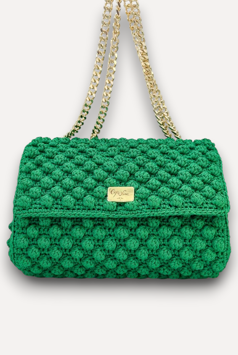 Borsa CapriNina Ninetta lavorata a mano all'uncinetto in corda verde con catena dorata regolabile e logo metallico