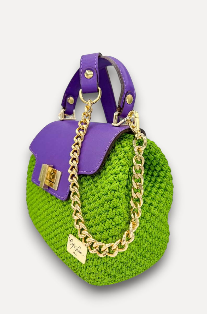 Borsa artigianale CapriNina Capriccio in crochet verde con patta e manico in pelle viola e dettagli dorati