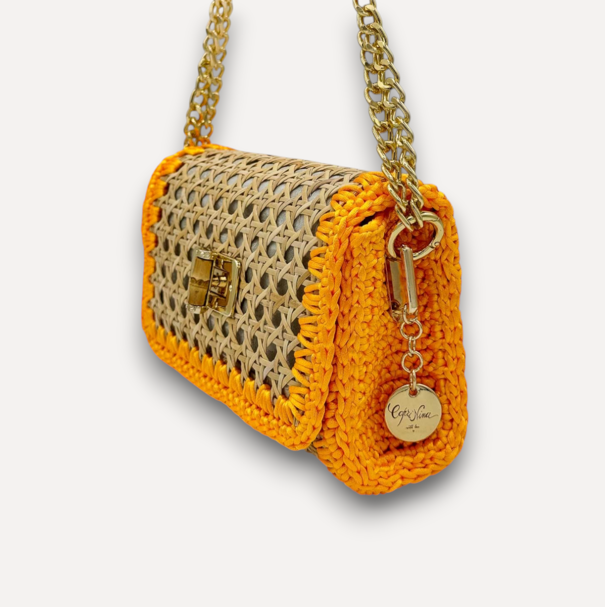 Borsa CapriNina in paglia di Vienna color naturale con bordi in corda arancione e tracolla a catena dorata