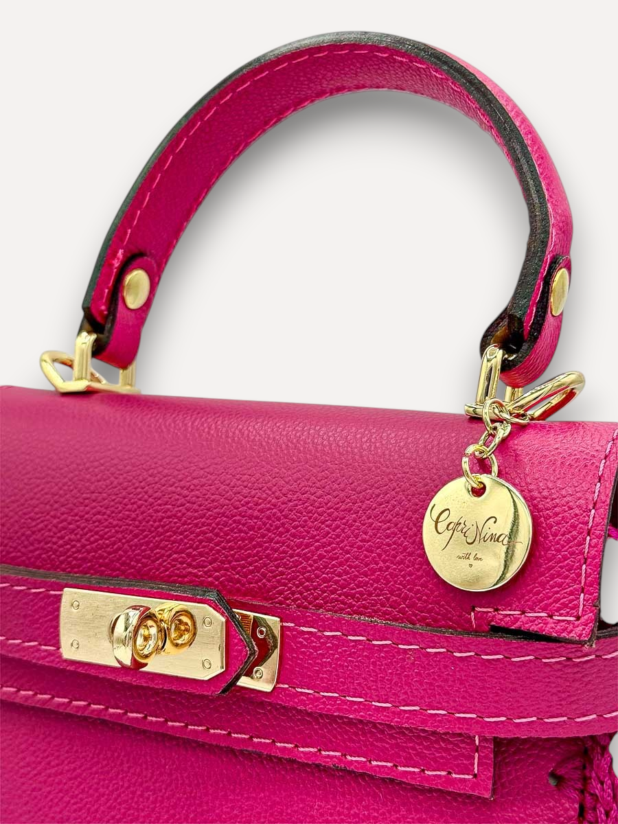 Borsa CapriNina Hesmeralda Baby fucsia in pelle goffrata pitone con dettagli dorati e chiusura elegante