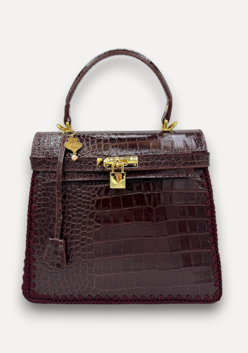 Borsa CapriNina Hesmeralda in pelle bordeaux stampa coccodrillo con dettagli all'uncinetto e chiusura a lucchetto oro