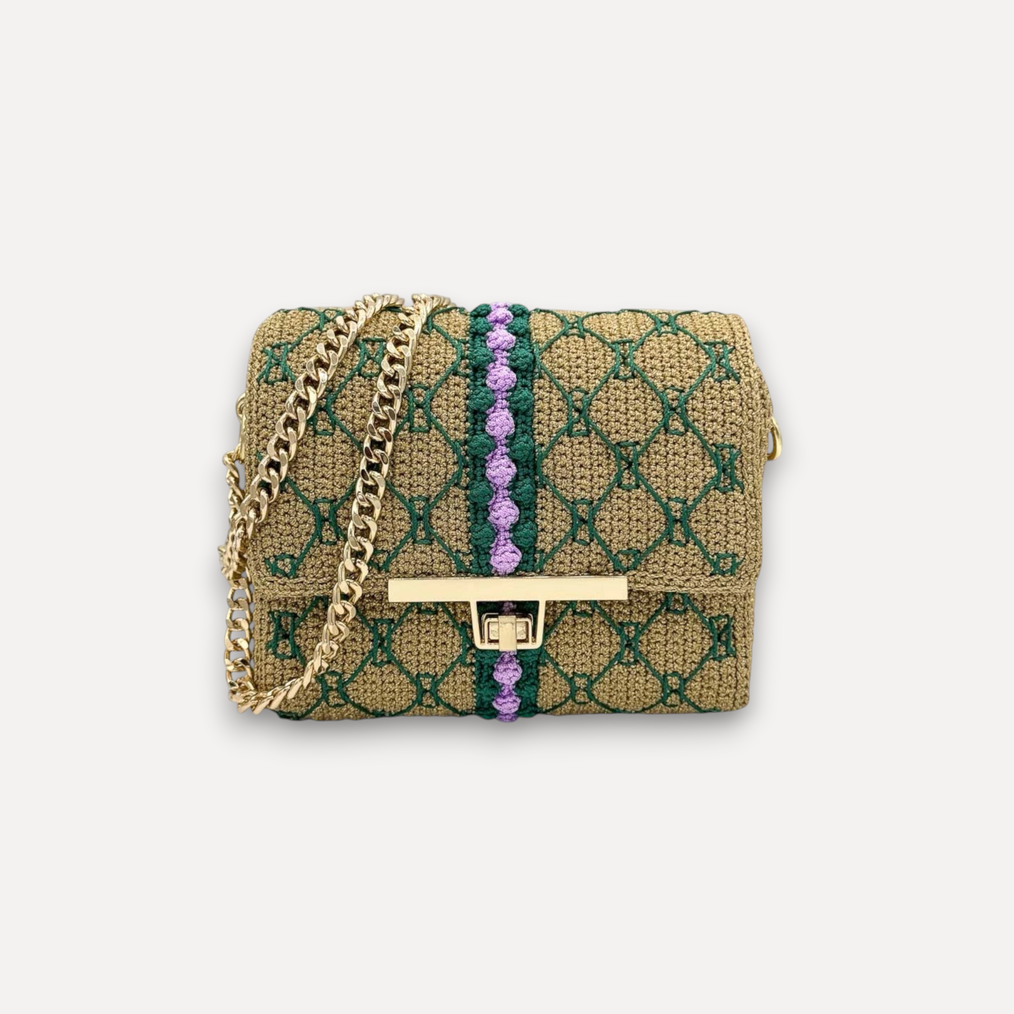 Borsa CapriNina CapriGù lavorata all'uncinetto color beige con ricami verdi, dettagli viola e catena dorata regolabile.