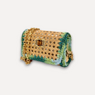 Borsa CapriNina in paglia intrecciata con dettagli verdi e azzurri, chiusura dorata e tracolla a catena elegante