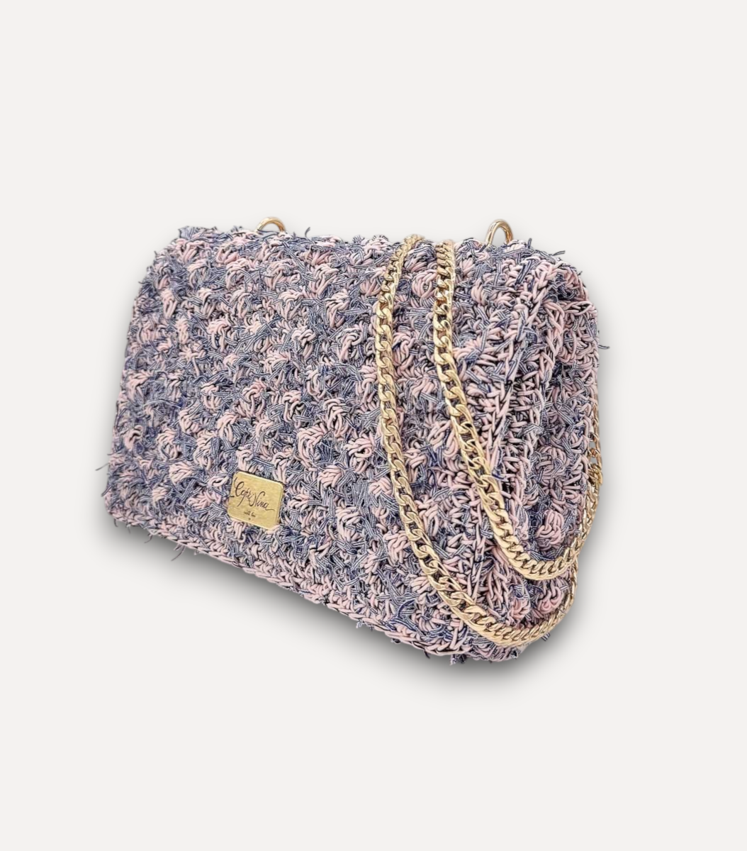 Borsa CapriNina Ninetta Middle lavorata all'uncinetto in corda rosa e blu con catena dorata regolabile