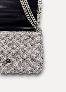 Borsa CapriNina Ninetta Middle lavorata all'uncinetto in corda grigia con catena metallica regolabile color argento
