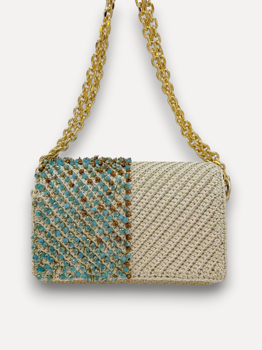 Borsa all'uncinetto CapriNina Ninetta Special color champagne con decorazioni in cristalli azzurri e catena dorata