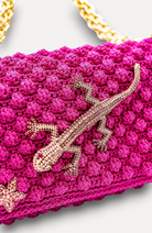 Borsa CapriNina Ninetta Special in crochet fucsia con decorazione a lucertola tempestata di cristalli luminosi
