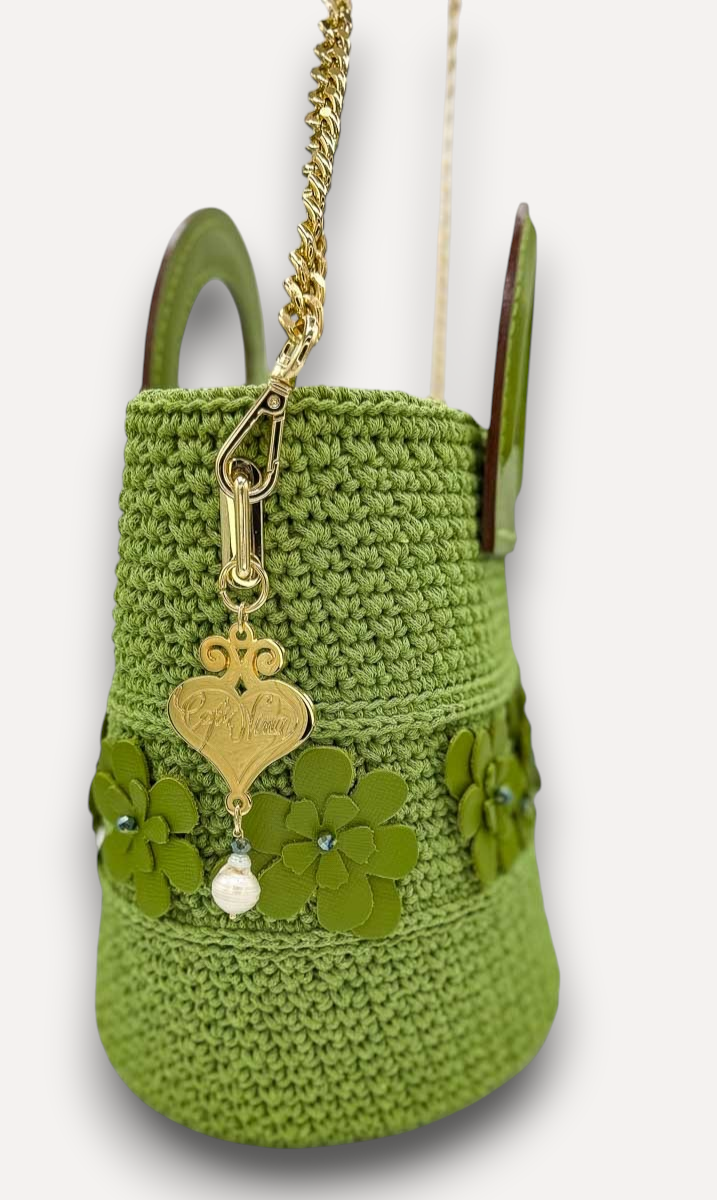 Borsa a mano e a tracolla CapriNina in crochet verde con fiori in pelle, manico rigido e catena dorata