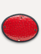 Base della borsa CapriNina Dodie in pelle rossa effetto struzzo con piedini metallici e bordo in crochet blu