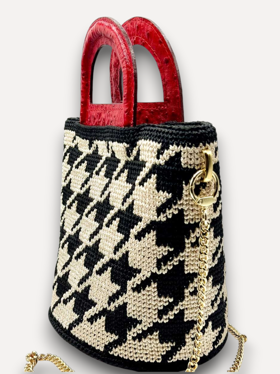 Borsa a mano e a tracolla CapriNina Dodie in crochet con motivo pied de poule bianco e nero e manici in pelle rossa